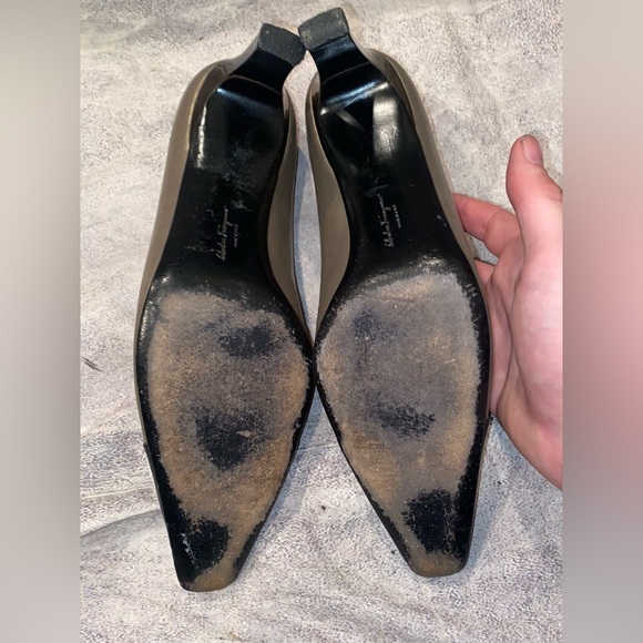 Vintage Salvatore Ferragmo Gancini Gold Metallic Shimmer Heels Pumps Italy 8.5